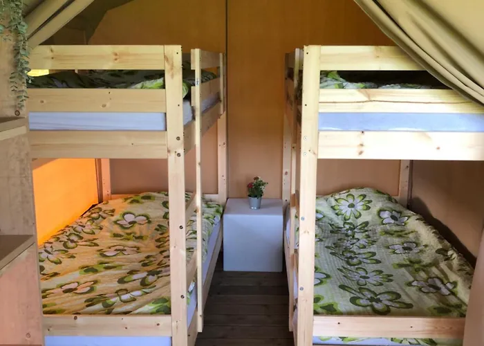 Sluknov- Glamping مكان تخييم ديشين