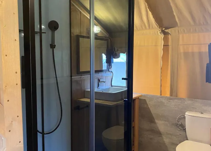 Sluknov- Glamping ديشين