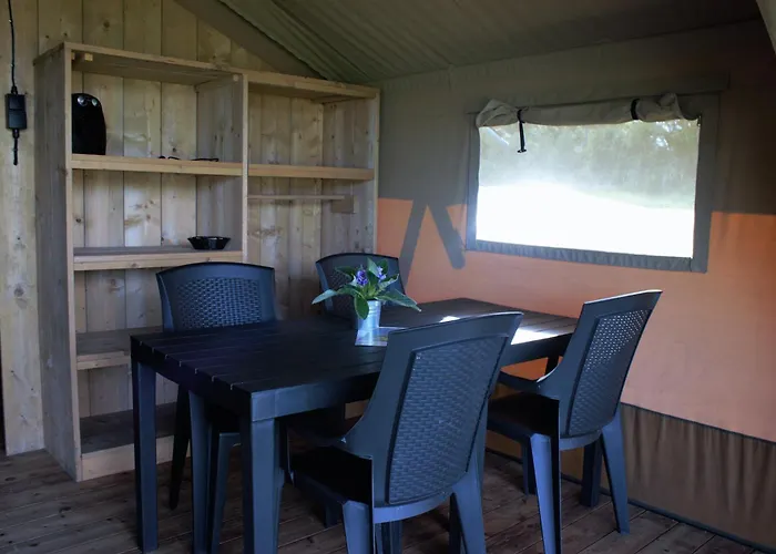 Sluknov- Glamping ديشين